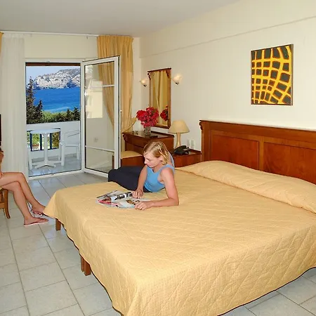 Alexander House 4*