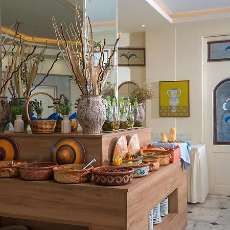 Alexander House 4*